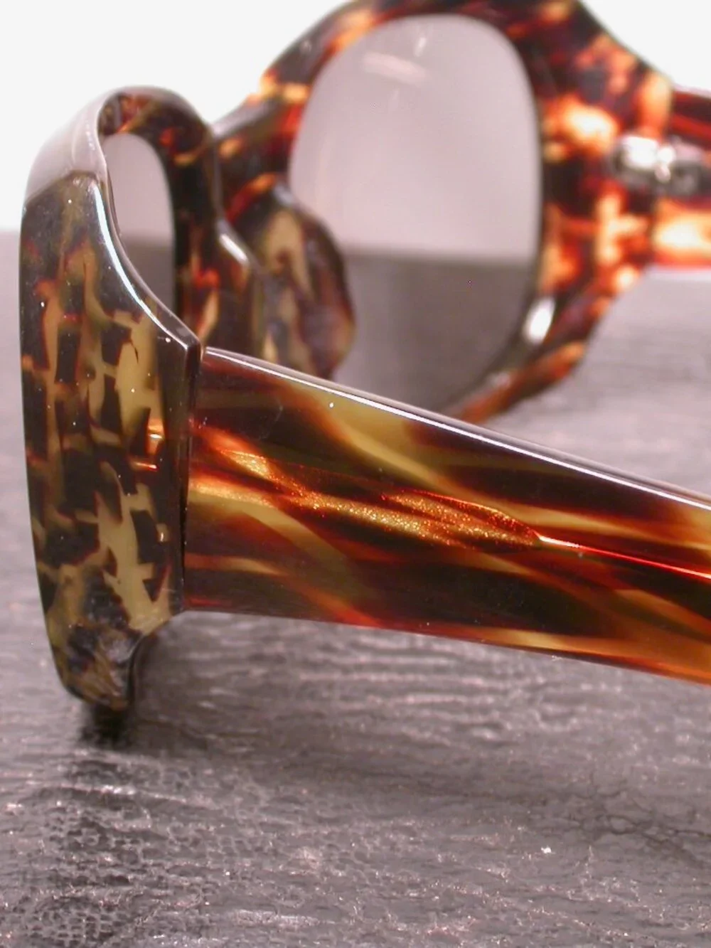 Linda Farrow Designer Tortoise Round Sunglasses  Made in Japan